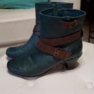 Cobb Hill ankle booties, 8w.